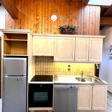Nice And Bright Apartment In Комбо Екстериор снимка