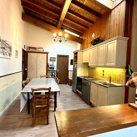 Nice And Bright Apartment In Комбо Екстериор снимка