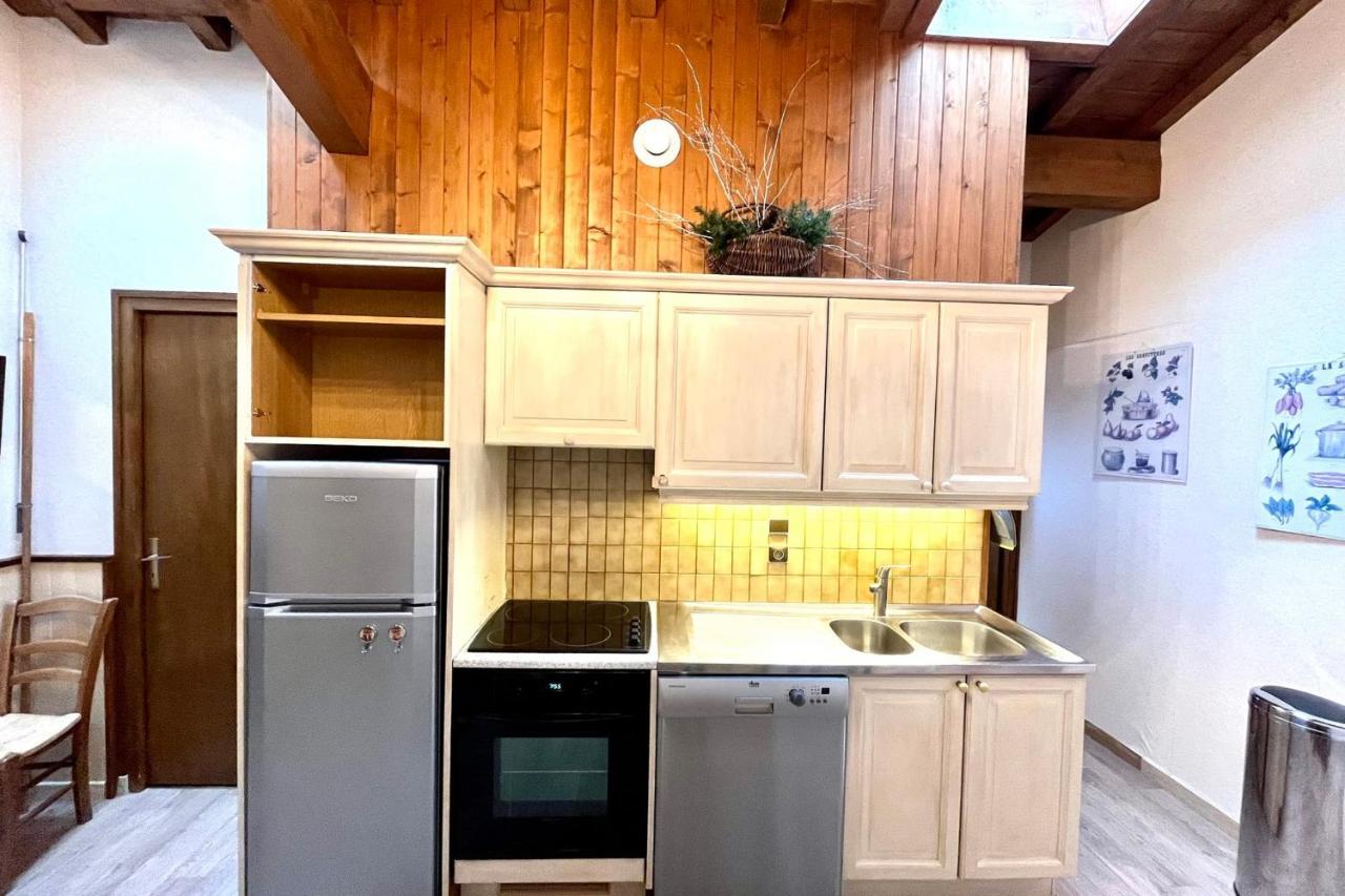 Nice And Bright Apartment In Комбо Екстериор снимка