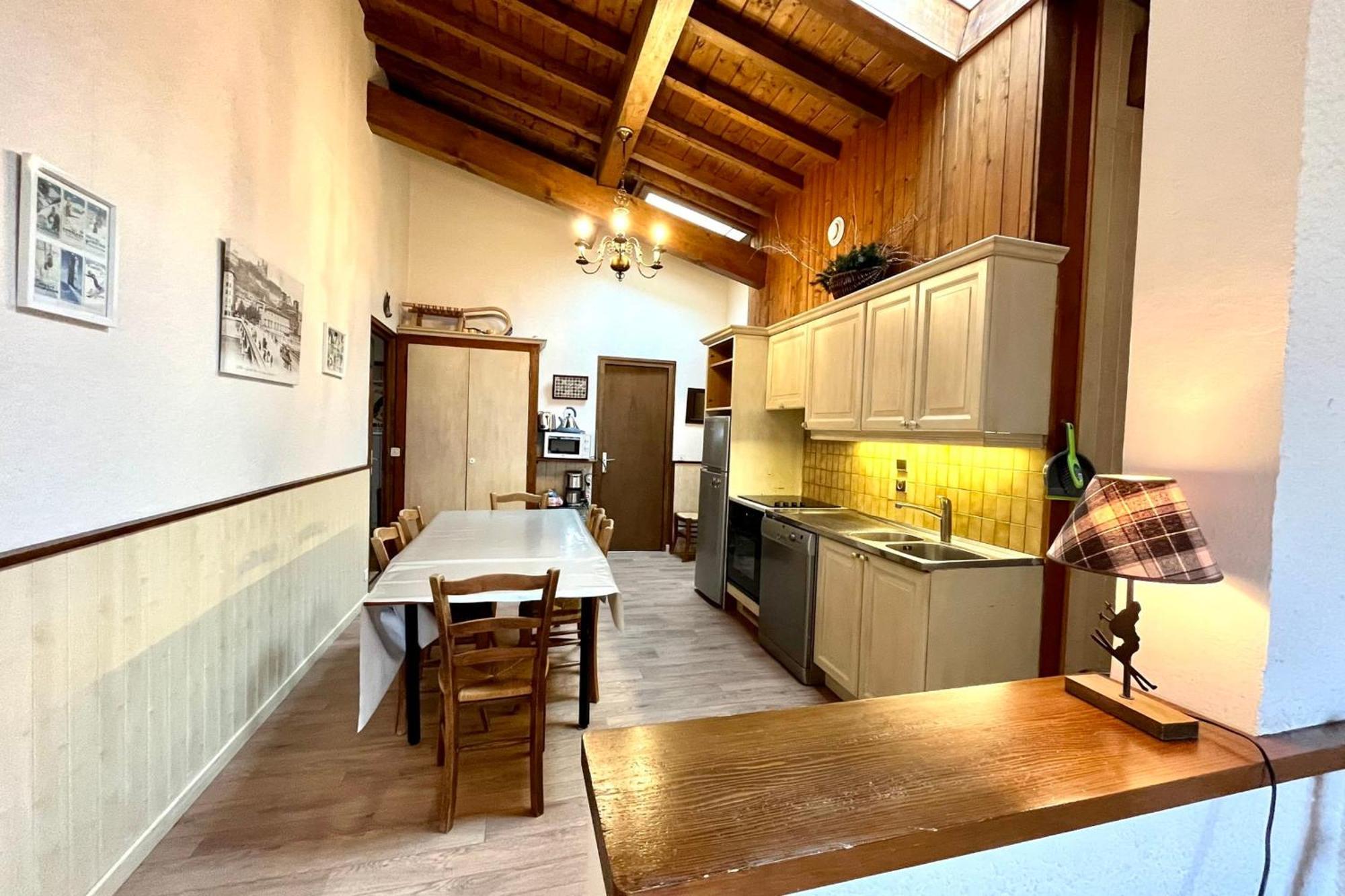 Nice And Bright Apartment In Комбо Екстериор снимка